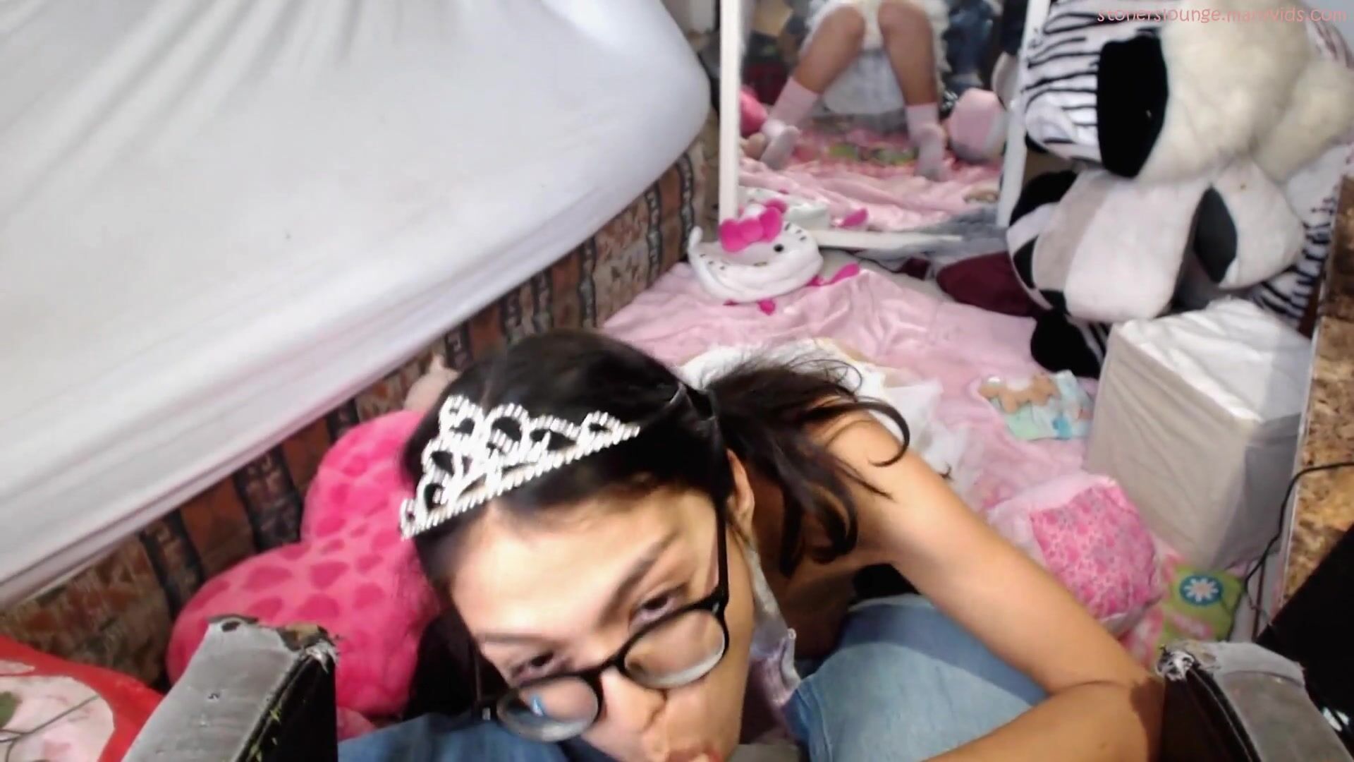 Stoners Lounge - Princess sits on her Daddys thrown.