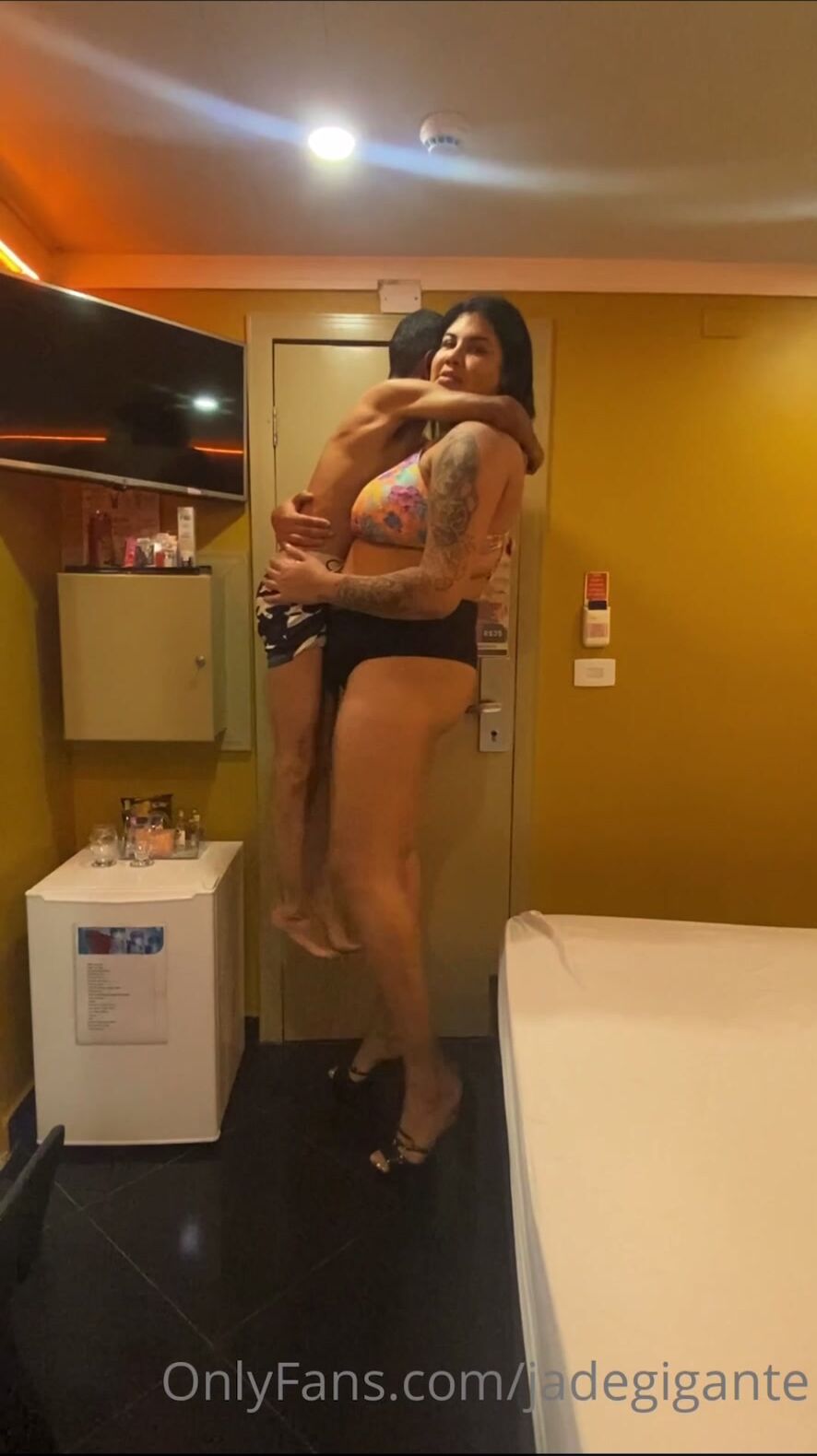 Tall Amazon Jade Gigante Lift Tiny Man