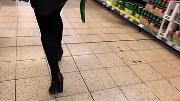 CindyAngel - No panties without bra in the shopping mal