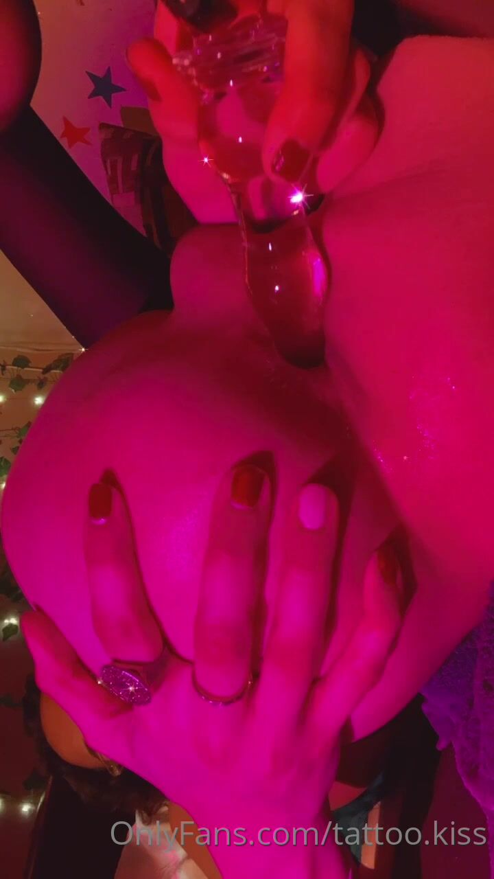 Tattoo.kiss her xxx onlyfans porn video