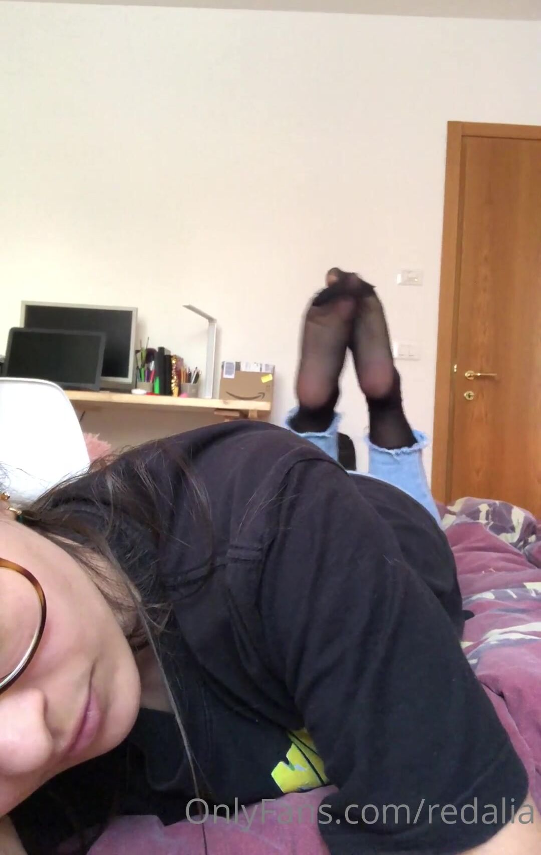 Liaeleo the pose in calze velate nere per voi xxx onlyfans porn videos