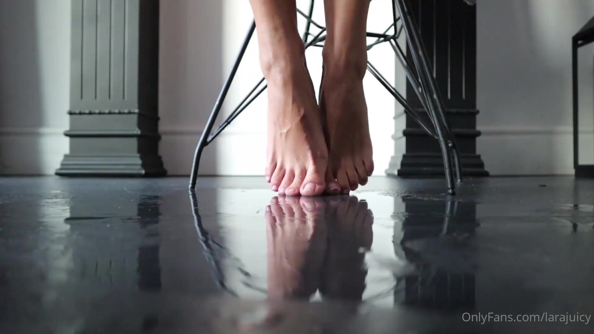 Larajuicy 07 11 2020 156572081 playful feet in a pool of squirt enjoy  onlyfans xxx porn