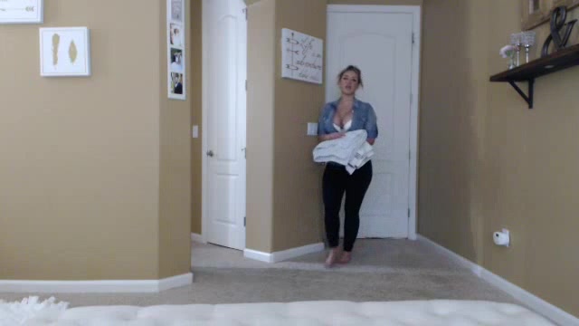 640px x 360px - Kendra Kennedy Mom accidently walks in on sons friend porn videos