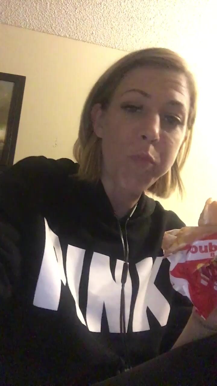 Leahluvxxx-06-06-2018-2506084-i swear to you i love in-n-out burgers if