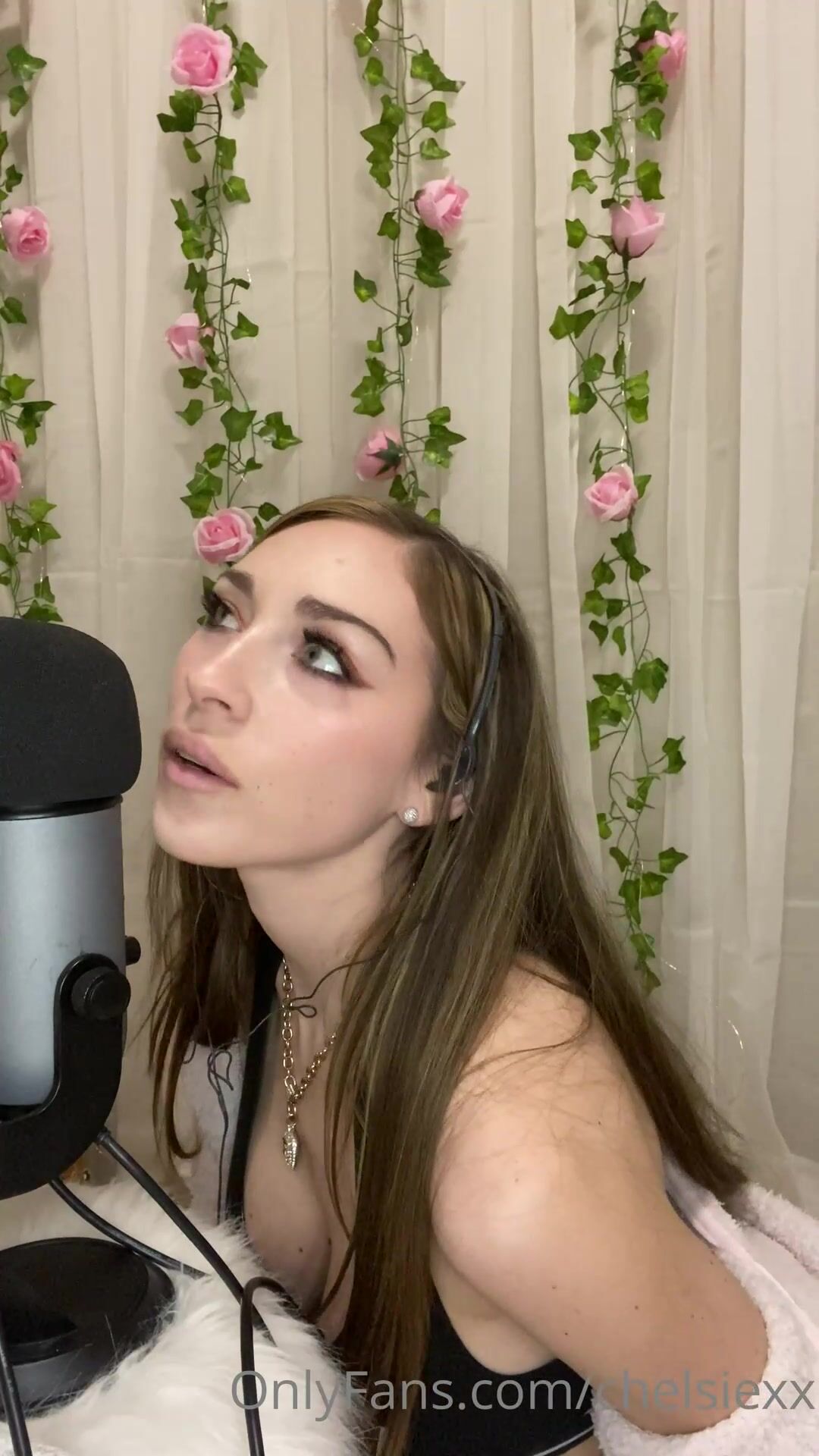 Chelsiexx hi my loves so here are two sucking mouth sounds moaning etc asmr  videos...my