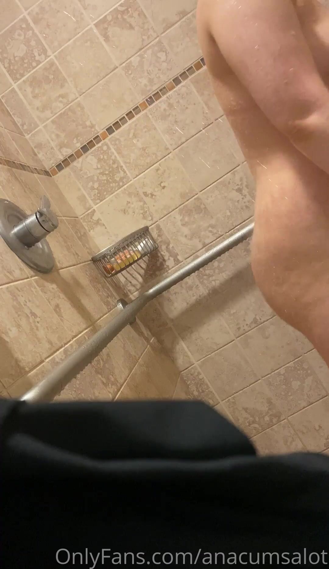 Anacumsalot voyeur shower vid 4mins watch me take a shower hehe it got a  bit cut