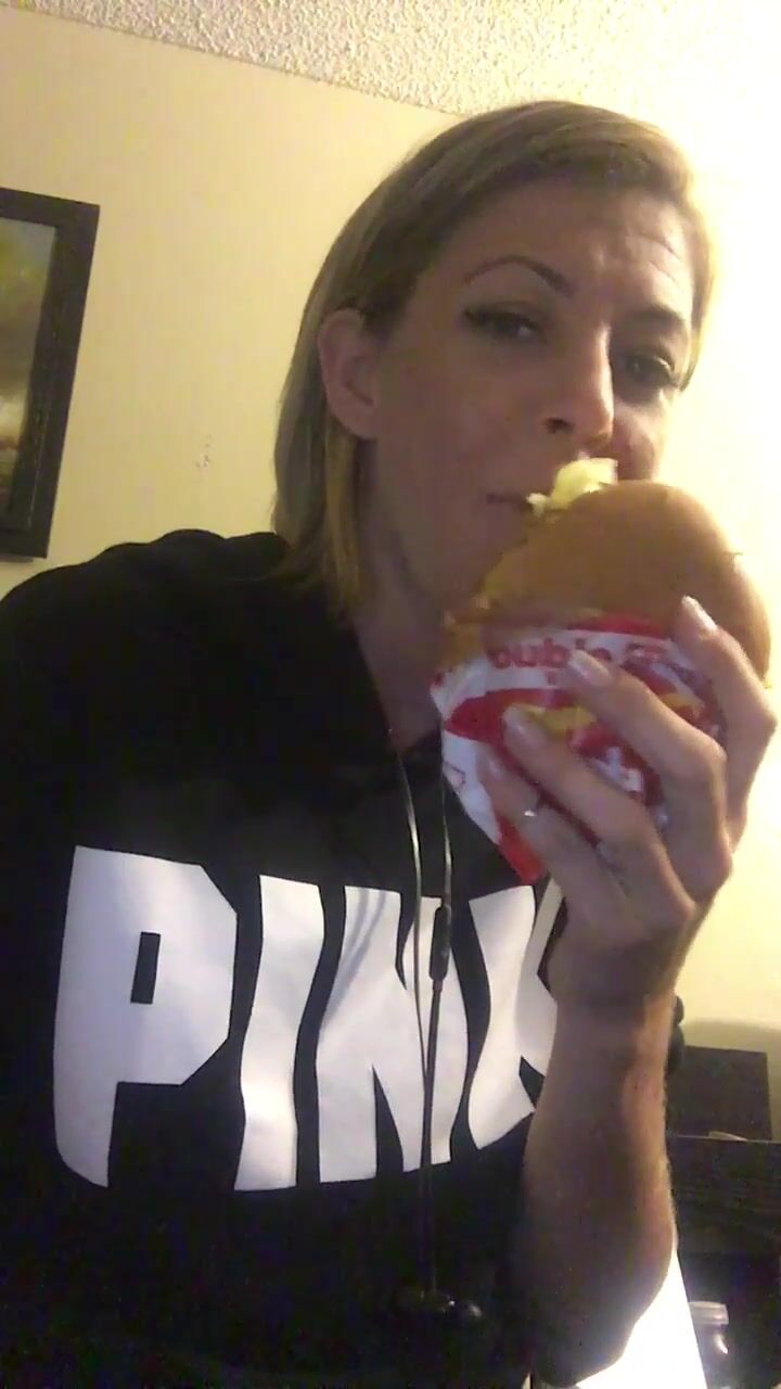 Leahluvxxx-06-06-2018-2506084-i swear to you i love in-n-out burgers if