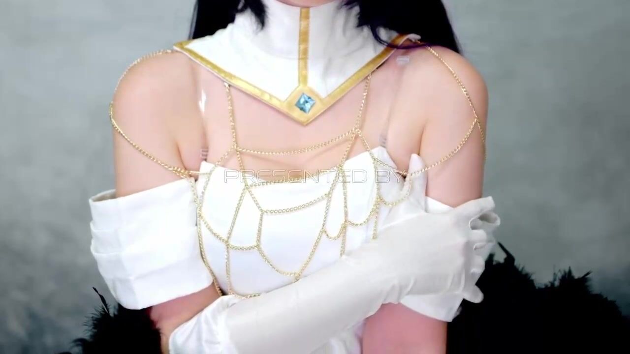 Lana rain cosplay Albedo Momonga