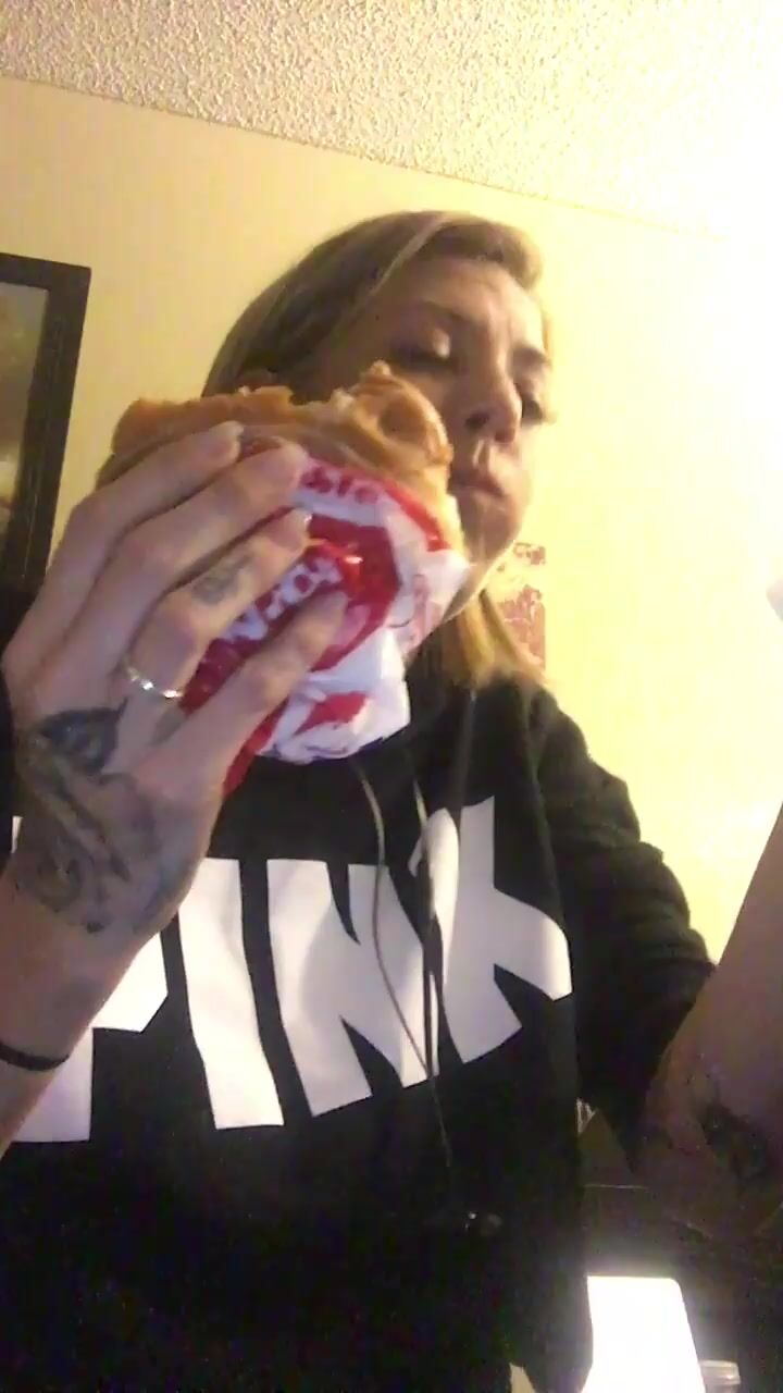 Leahluvxxx-06-06-2018-2506084-i swear to you i love in-n-out burgers if